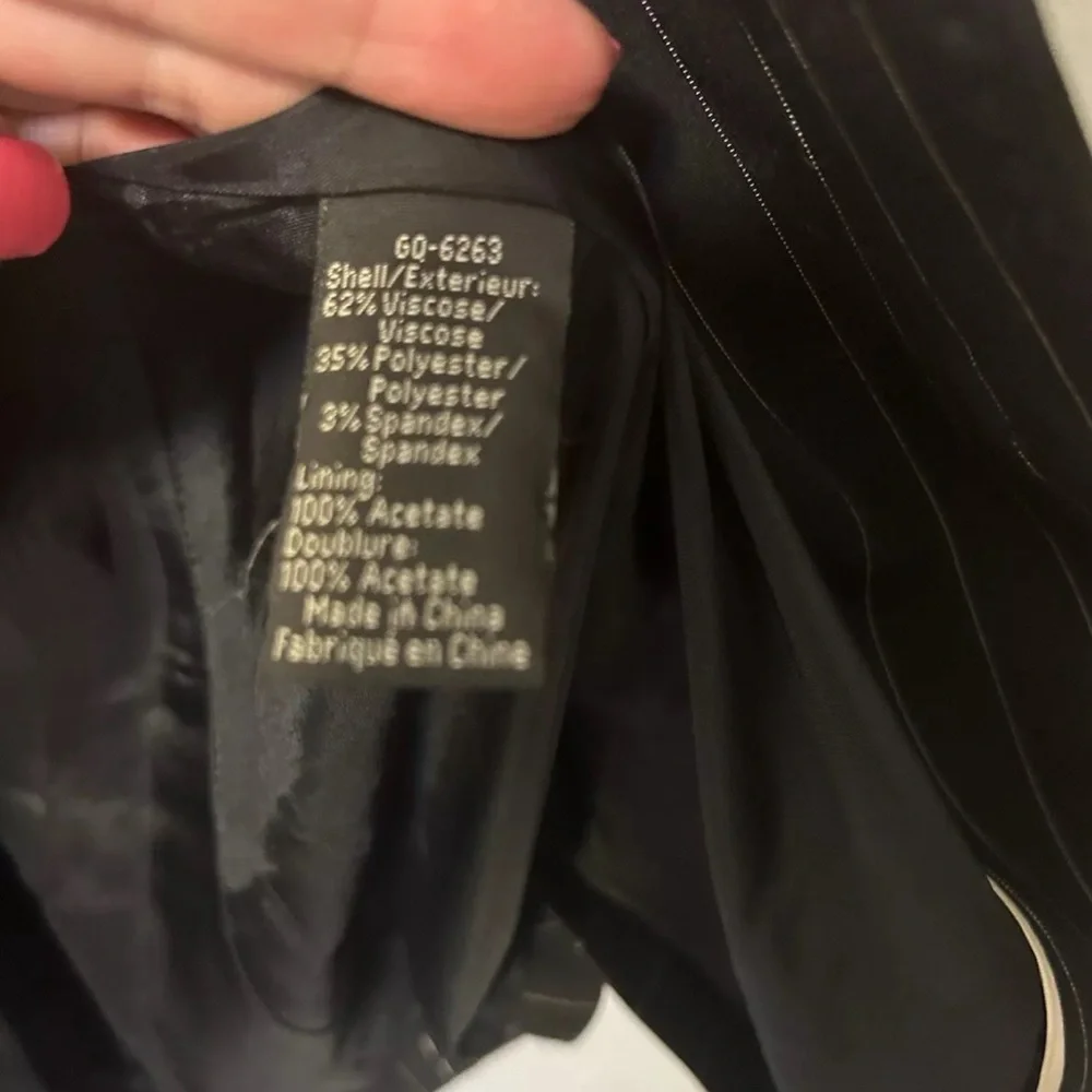 Sandra Angelozzi 3 piece Suit. Black pinstripe jacket 32, skirt 38, pants 40. - Picture 7 of 12